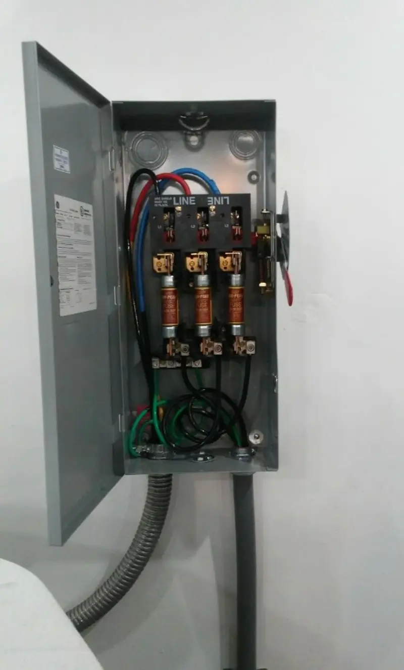 Three-phase disconnect switch installed for Smoke Detector Installation in Mount Plymouth